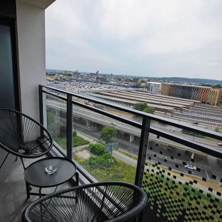 Glass House Hot Tub Apartments