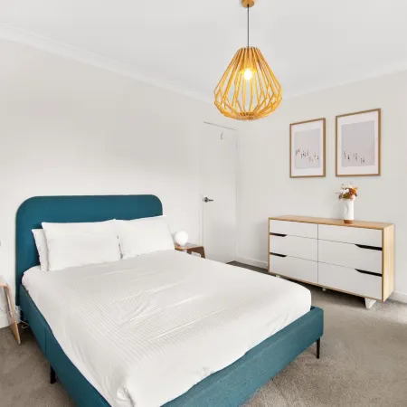 Family Friendly 3-Bed with Courtyard & Parking