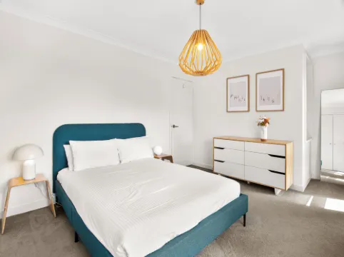 Family Friendly 3-Bed with Courtyard & Parking