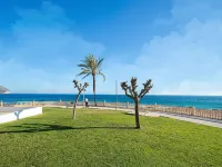 Comfort Steps from the Sea