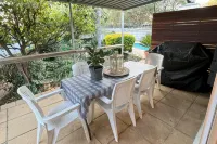 Cottage - Sleeps 4 - Pet Friendly - Pool - Parking - 3-نجوم