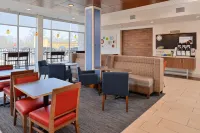 Holiday Inn Express & Suites SOUTHGATE - DETROIT AREA by IHG - breakfast