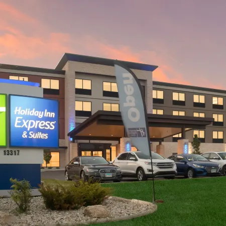 Holiday Inn Express & Suites RACINE by IHG
