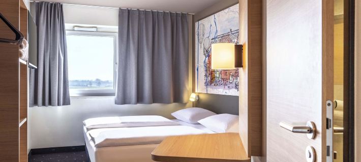 B&B HOTEL Erlangen-Süd エルランゲンのホテル