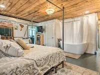 Bemus Point Vintage Suite w/ Soaking Tub & Kitchen Hotels in Bemus Point