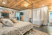 Bemus Point Vintage Suite w/ Soaking Tub & Kitchen