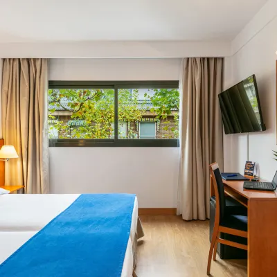 Sercotel de Los Reyes โรงแรมใกล้รอนดาเดลาคอมมูนีกาคิออน