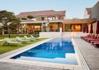 La Maison Hotel - Pools