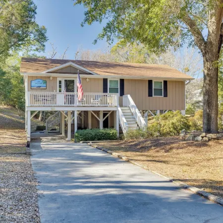 Walk to Beach & Family Fun! Emerald Isle Home