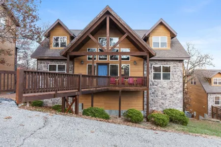 Kemper's Cabin by Silver Dollar City - Ideally Located