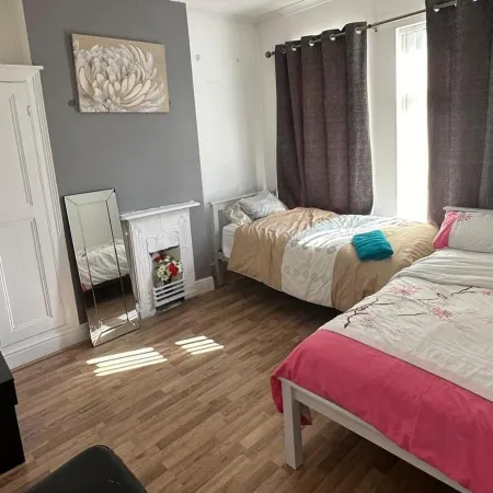 4 Bed House - Sleeps 10 - Garden - Parking - Wifi Отели рядом с достопримечательностью «Ипподром Донкастера»