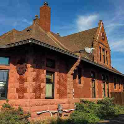 Endion Station Inn | Hotel Next to Lake Superior Hotel Exterior