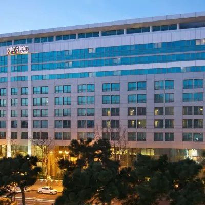 Radisson Hotel Baku Hotels near Freedom Square
