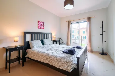 Beautiful apartment in a quiet location with sea views