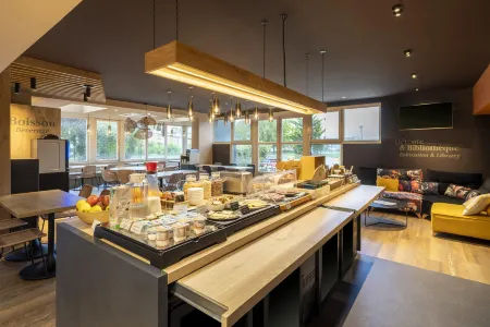 Sure Hotel by Best Western Dole Отели в г. Фушеран