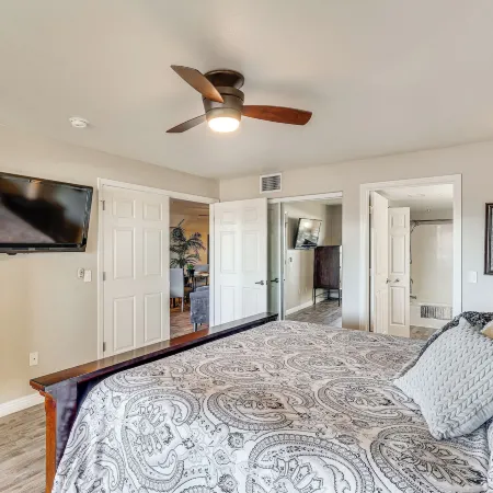 Walkable Waterfront Oasis w/ London Bridge Views!
