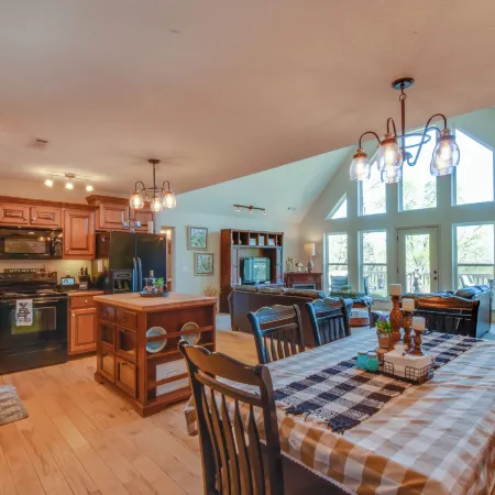 Lakemont Retreat Game Room, Hot Tub, and Mtn Views!