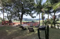 Sítio com 5 suítes e piscina