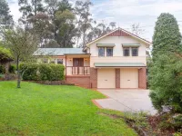 Stunning Katoomba Home with Lush Garden&Playground