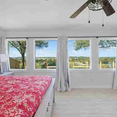 Guadalupe Bluff Farmhouse 3 Bedroom Home by Redawning Rooms