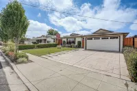 Private Zen Garden + Fireplace: Chic Hayward Oasis - 3-Star