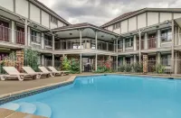 Econo Lodge University