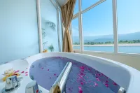 The Neeraj Ganga Rajmahal Wellness with Ganga View - Bathtub