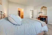 Walk to Moses Lake! Family Home w/ Fenced Yard - Homestays