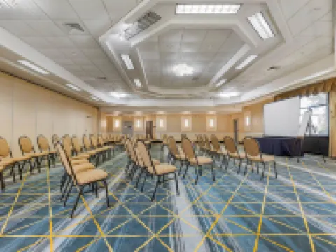 The Lux Hotel & Conference Center, Ascend Hotel Collection Hotels in Seneca County
