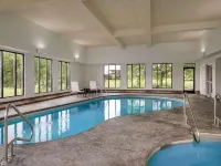La Quinta Inn & Suites by Wyndham Springfield Airport Plaza Hotéis em Springfield