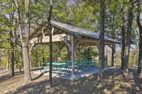 Condo in Lakefront Resort w/ Pool! Ozarks Getaway - 3성급