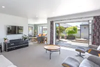 Executive 3 bedroom home Hotels in Masterton