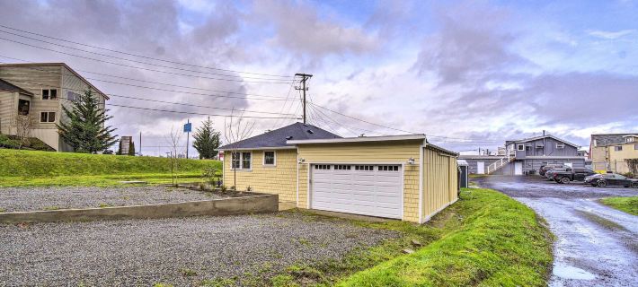Updated Port Orchard Home, Walk to Waterfront Hotele w: Kitsap County