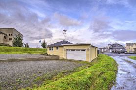Updated Port Orchard Home, Walk to Waterfront