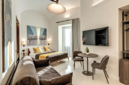 Residenze Piazza Dante Hotel dekat Alun-Alun Bellini