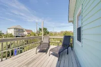 Charming Surf City Beach House - Walk to Ocean! - 3-Star
