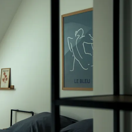 Moderne Stadt Zimmer mit eigenem Bad