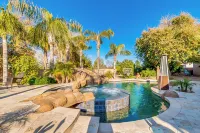 4BR Home Oasis w/ Saltwater Pool, Hot Tub & Sauna - Homestays