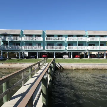 Anna Maria Island Bay Watch Bungalow Отели рядом с достопримечательностью «Пляж Кортес-Бич»