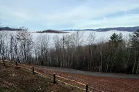 6 Mi to Chatuge Lake: Spacious Cabin w/ Mtn Views! - 3-Star