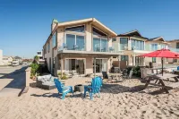 NEW!   Beach Front Coastal Living - Alojamientos