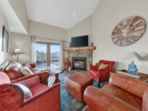 Cozy Fireplace and Scenic Deck - Inviting Mountain Retreat