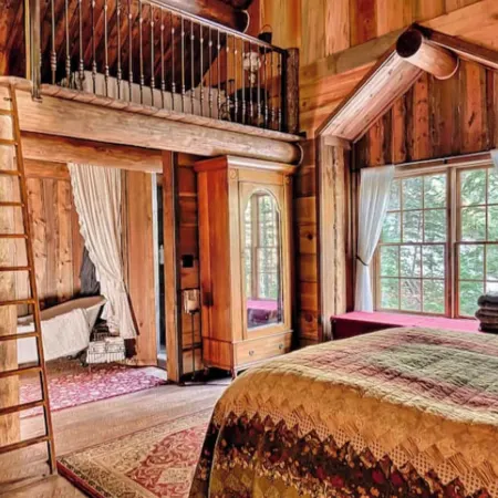 Hot Tub & Mtn Views: Woodsy Cabin in Greer