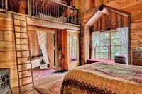 Hot Tub & Mtn Views: Woodsy Cabin in Greer - Country Houses