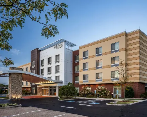 Fairfield Inn & Suites Akron Stow Hotels in Stow