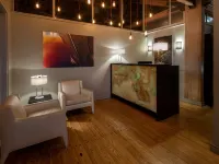 هاربور هاوس هوتل آند مارينا آت بير 21 Hotels near شاطئ إيست بيتش (East Beach)