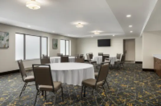 Hampton Inn & Suites by Hilton Montreal-Dorval