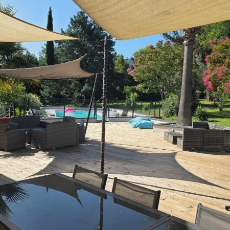 Renovated Catalan farmhouse, 2 minutes from the centre of Céret, not overlooked.
