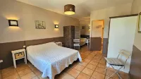 Maison d'hôtes la Ramade, 5 Chambres et Table d'hôtes en Provence (12 Pers)