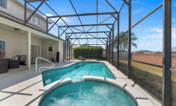 Make Memories in This 6 Bedroom With Private Pool